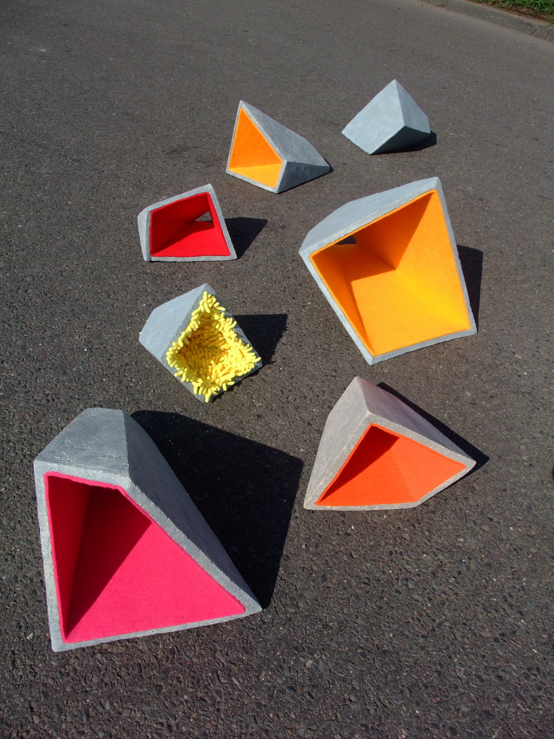 "Sommernachtsraum" am Sonntag, dem 28.Juni 2026. Eine Skulpturenausstellung unter freiem Himmel im Garten der Künstlerin Dorothea Kirsch im Eifelörtchen Gillenbeuren